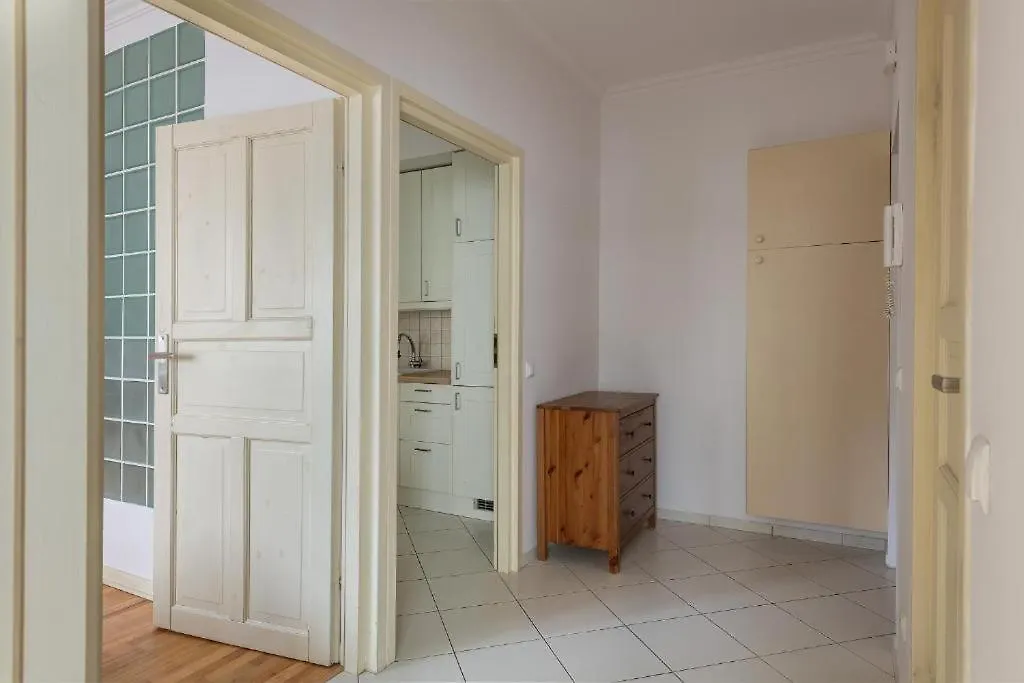 Orla 6: Private Apartment with Separate Bedroom and Balcony Near Metro Warsaw